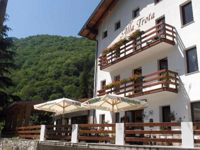 Albergo Alla Trota Pulfero Экстерьер фото